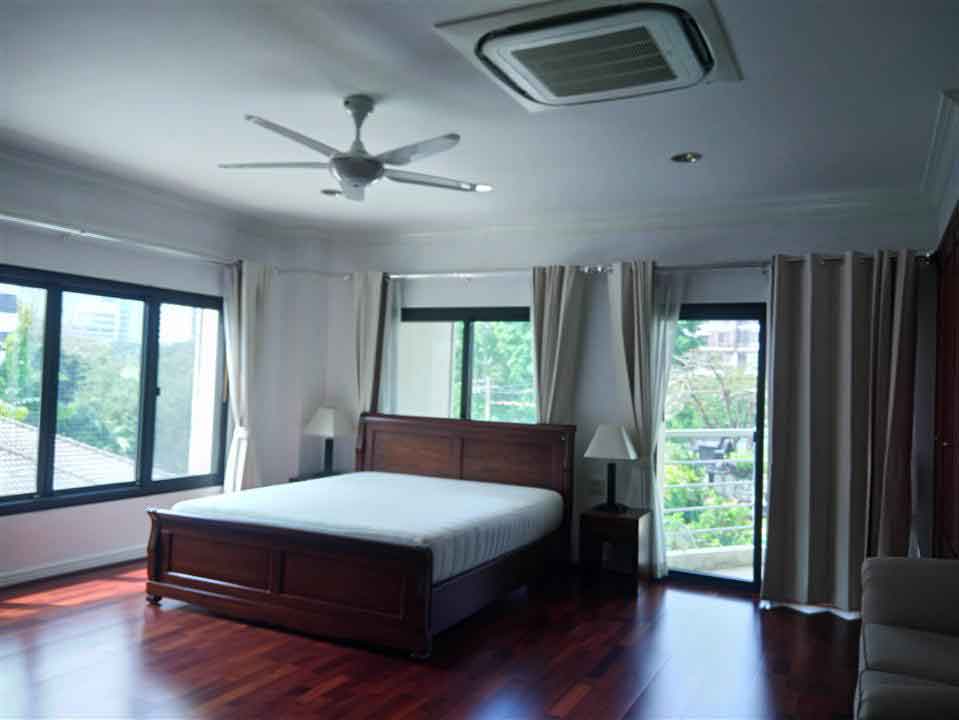 MASTER BEDROOM AT UNIT 3RD FLOOR