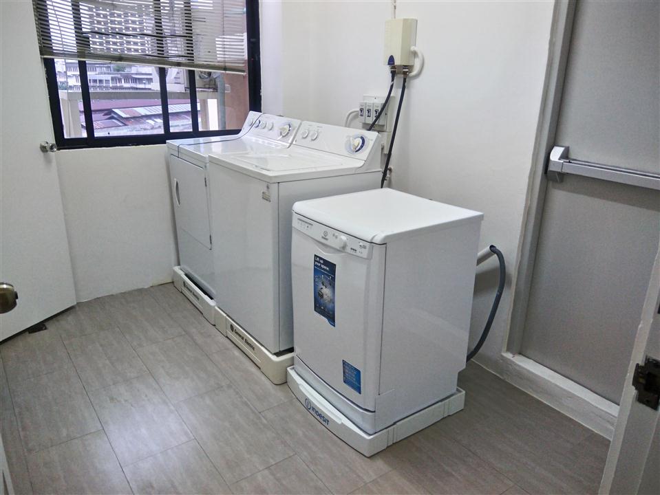 LAUNDRY AT SATHORN CREST APARTMENT UNIT 6TH FLOOR